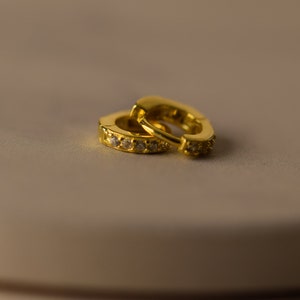Zierlicher Tragus Ohrring, Gold minimalistischen Reifen Ohrring, zarte Helix Reifen, Gold Knorpel Ohrring Bild 6