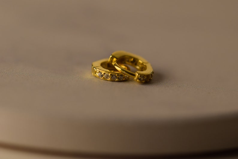 Zierlicher Tragus Ohrring, Gold minimalistischen Reifen Ohrring, zarte Helix Reifen, Gold Knorpel Ohrring Bild 6