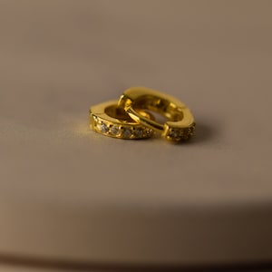 Zierlicher Tragus Ohrring, Gold minimalistischen Reifen Ohrring, zarte Helix Reifen, Gold Knorpel Ohrring Bild 7