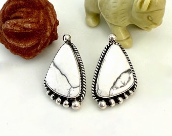 Boucles d'oreilles simples corde et perle blanche variscite