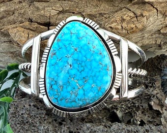 Bracelet manchette classique en turquoise Kingman naturelle, motif toile d'araignée, en forme de poire, avec passe-partout et découpe à la scie