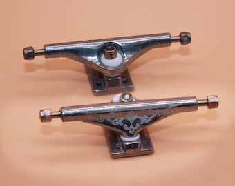 Pro 35mm Fingerboard Trucks - Reverse Kingpin & Laser-Engraved Design | Customizable 3D-Printed Case for Collectors\Skater Gifts