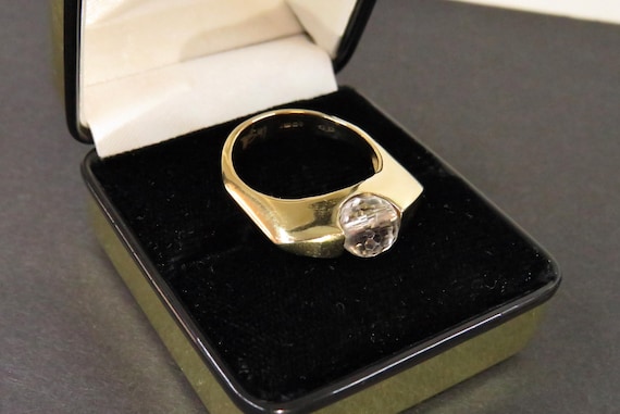 VINTAGE Uri Geller 9ct Gold Rock Crystal Quartz Ring.