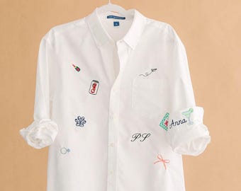 Camisa con botones icónicos y minimonogramas, camisetas personalizadas