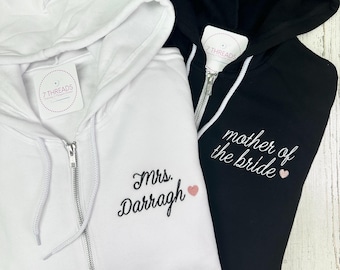 Felpa con zip personalizzata, felpa con zip per il giorno delle nozze, abito da sposa pronto per la festa, felpa con zip monogrammata, felpa con cappuccio per la sposa