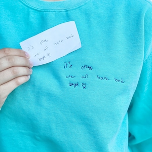 Sweat-shirt brodé avec écriture manuscrite personnalisée, cadeau oeuvre d'art personnalisée pour enfants, broderie mot d'amour, cadeau unique pour maman, papa, grand-mère et grand-père