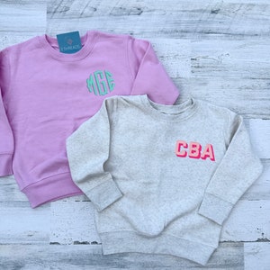 Felpa con monogramma per bambini, maglietta personalizzata per bambini, felpa ricamata personalizzata per bambini, regalo per bambini, girocollo con iniziali per bambini
