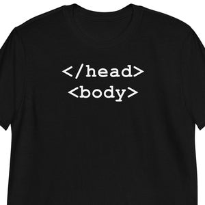 Può includere: Maglietta nera con testo bianco che dice "</head> <body>"