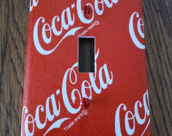 Placca decorativa per interruttore singolo Coca Cola con viti