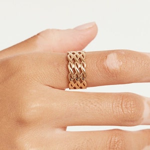 Wave Shaped Ring in 14K Solid Gold, 10k 18k Gold Dainty Geometric Ring, Celtic Knot Band Ring, Infinity Knot Ring, Eternal Knot Band Ring