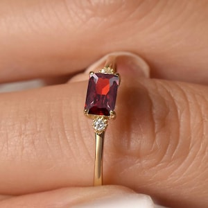 ファッションシーンで話題のこれから流行るブランド12選 18k Etsy - Ring Garnet Gold アクセサリー