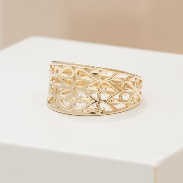 Beautiful Thick Heart Detailed Gold Ring main image 1