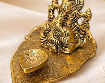 Ganesha Return Gift with Diya, Brass Ganesh Idol on Leaf, Indian Wedding Favors, Housewarming Return Gift, Diwali Gift, Pooja Decor