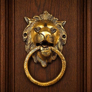 Llamador de puerta con cabeza de león de latón, anillo con acabado antiguo, decoración vintage para puerta principal india.