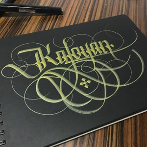Calligraphie personnalisée sur papier noir au format A4