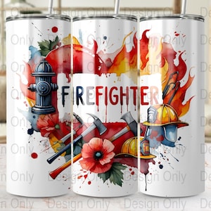 Puede incluir: Tres vasos de acero inoxidable blancos con un diseño de acuarela que presenta un casco de bombero, hachas, una boca de incendios y una flor de amapola. Los vasos tienen la palabra "FIREFIGHTER" impresa en ellos.