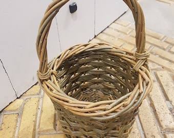 Willow Small Round Berry Basket with handle