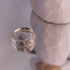 14k Gold Flower Band Ring / 14k Vintage Flower Ring / Tapered Ring / Thin Band / Gift For Her