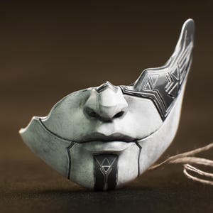 Hand Painted Alicia’s Mask – Clair Obscur Expedition 33 | Life-Size Fantasy Mask Replica | Cosplay Prop & Collectible Fan Art