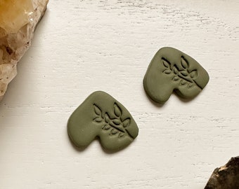 Green Clay Stud Earrings, Boho Stud Earrings, Polymer Clay Studs, Leaf Stud Earrings, Nature Earrings, Boho Earrings, Trendy Clay Earrings