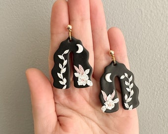 Blumen Bogen Ohrringe, Fimo Ohrringe, Whimsigoth Ohrringe, Floral Goth Ohrringe, Witchy Fimo Ohrringe, Dunkle Boho Ohrringe
