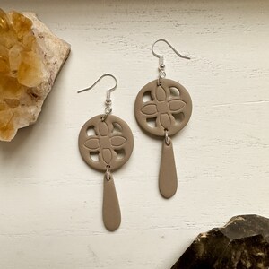 Boho Clay Earrings, Neutral Polymer Clay Earrings, Boho Earrings, Trendy Dangle Earrings, Boho Jewelry Gifts, Minimal Statement Earrings