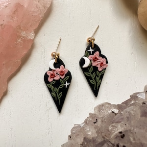 Floral Moon Earrings, Witchy Flower Earrings, Goth Clay Earrings, Boho Jewelry, Polymer Clay Earrings, Moon Jewelry, Trendy Flower Earrings