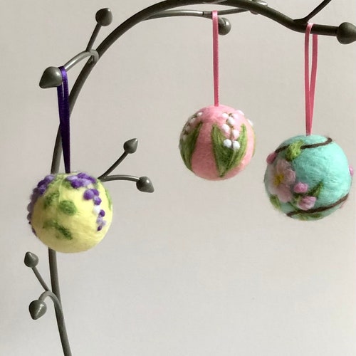 Small flower baubles, tree decoration, spring decoration, gardeners gift, 4.5cm diameter, price depends on number ordered