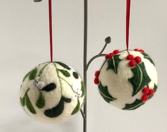 Large Holly and Mistletoe Baubles 8.5cm Diameter Christmas - Etsy UK