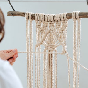 ONLINE macrame wall hanging workshop including material wall image 4