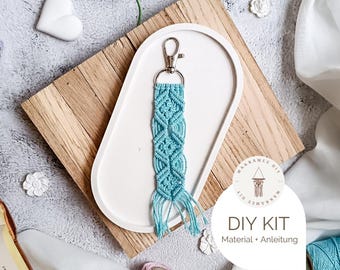 Makramee Schlüsselanhänger DIY Set – Anfänger Kit mit Garn & Karabiner – Bastelset mit Anleitung – Geschenkidee für Kreative