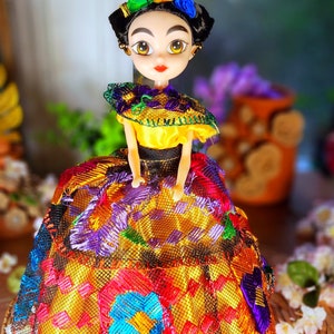 Frida's Lab, los vestidos mexicanos bordados personalizables
