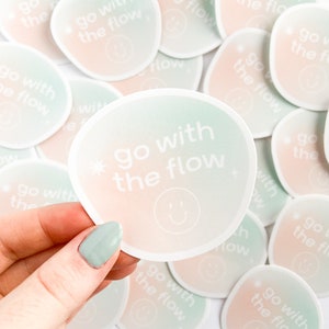 Pegatina de vinilo brillante con frase positiva: "Déjate llevar", motivacional, para botella de agua, para portátil, autocuidado y amor propio.