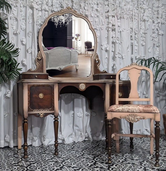 Vintage vanity sale with lights