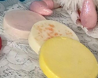 White Peach and Silk Blossom Coconut Soy Beeswax round wax melts