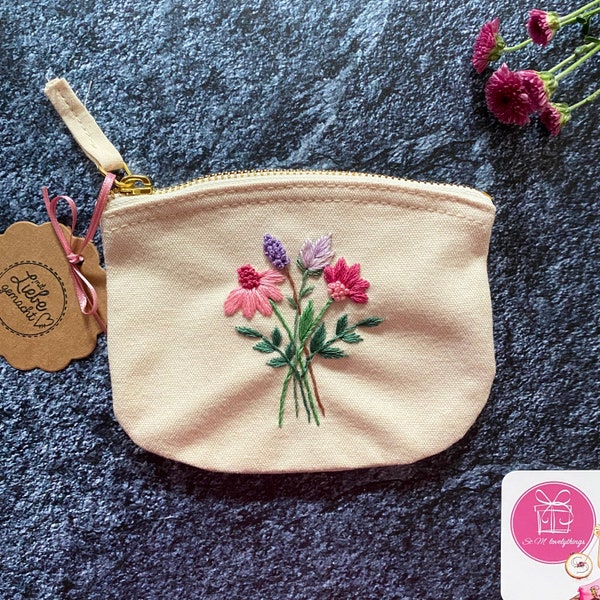 Handbesticktes kleines beiges Täschchen mit Blumen, Canvas , Geschenk für Freundin, Schwester , Mutter, Ostern , Unikat