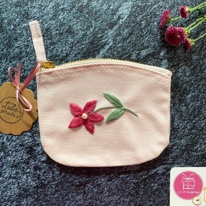 Handbesticktes kleines rosa Täschchen mit Blume , Canvas , Geschenk für Freundin, Schwester , Mutter, Unikat, Ostern