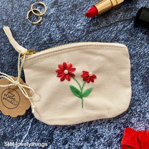 Handbesticktes kleines beiges Täschchen mit Blumen, Canvas , Geschenk für Freundin, Schwester , Mutter, Geburtstag , Unikat, Ostern