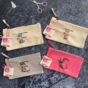 kleine Tasche mit handgesticktem Wunschbuchstaben ,Monogramm ,individuelles Geschenk für Freundin, Mutter , Schwester ,personalisierbar