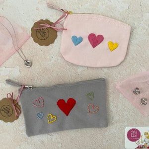 handbestickte kleine Taschen mit Herz- Motiven  , Canvas , Beautybag mit Stickerei, Geschenk für Freundin, Schwester, Mutter, Valentinstag