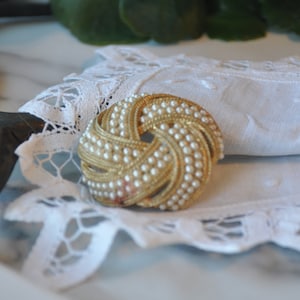 Lovely Seed Pearl Brooch set in Gold Tone Metal - Circa 1960