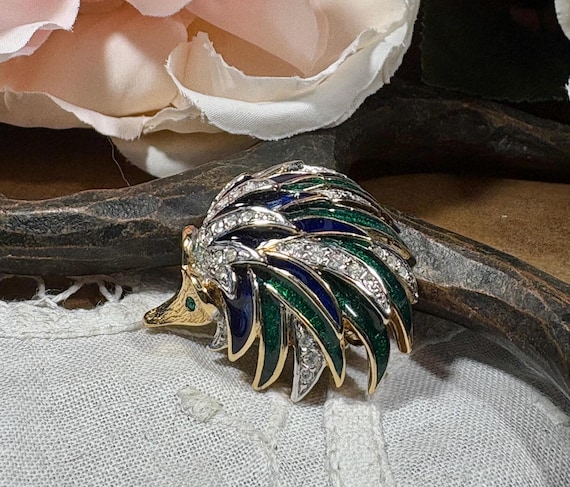 Attwood and sawyer brooch - Gem Attwood and sawyer brooch - Gem