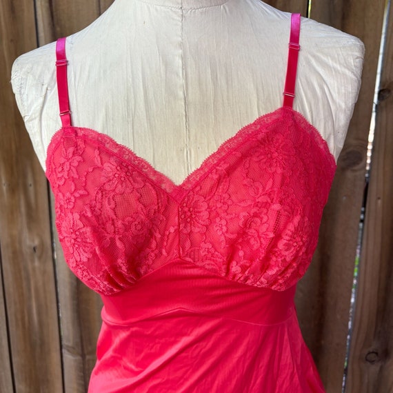 Vintage 60s VANITY FAIR CORAL Lace Overlay Scallo… - image 2
