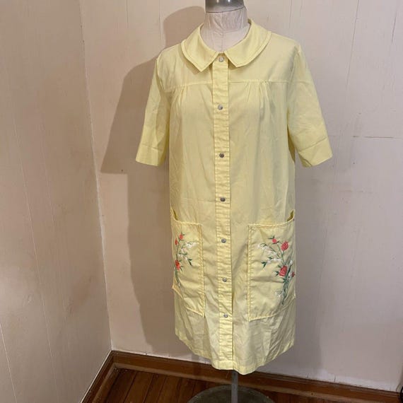 Vintage 60s EMBROIDERED POCKETS Housedress Snap F… - image 1