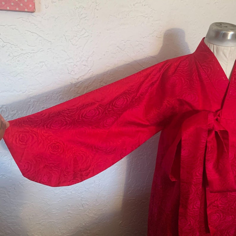 Women/'s KOREAN DURUMAGI COAT Red Silk Floral Brocade Roses