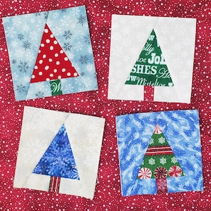 Könnte beinhalten: Vier verschiedene Stoffquadrate mit Weihnachtsbaummotiven. Die Bäume sind aus Stoffresten gefertigt und in verschiedenen Farben und Mustern gehalten. Die Quadrate befinden sich auf einem roten Hintergrund mit weißen Sternen.
