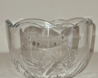 Rogaška Crystal Floral Dish: Handcrafted Elegant Decor