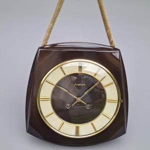 Junghaus Wall Clock – Excellent Condition, Wind-Up Mechanism, Mid-Century Modern Decor, Gold details