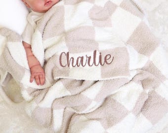 Super soft baby blanket, personalized with embroidered baby name, gift for baby showers, cozy baby blanket, newborn gift, warm blanket.