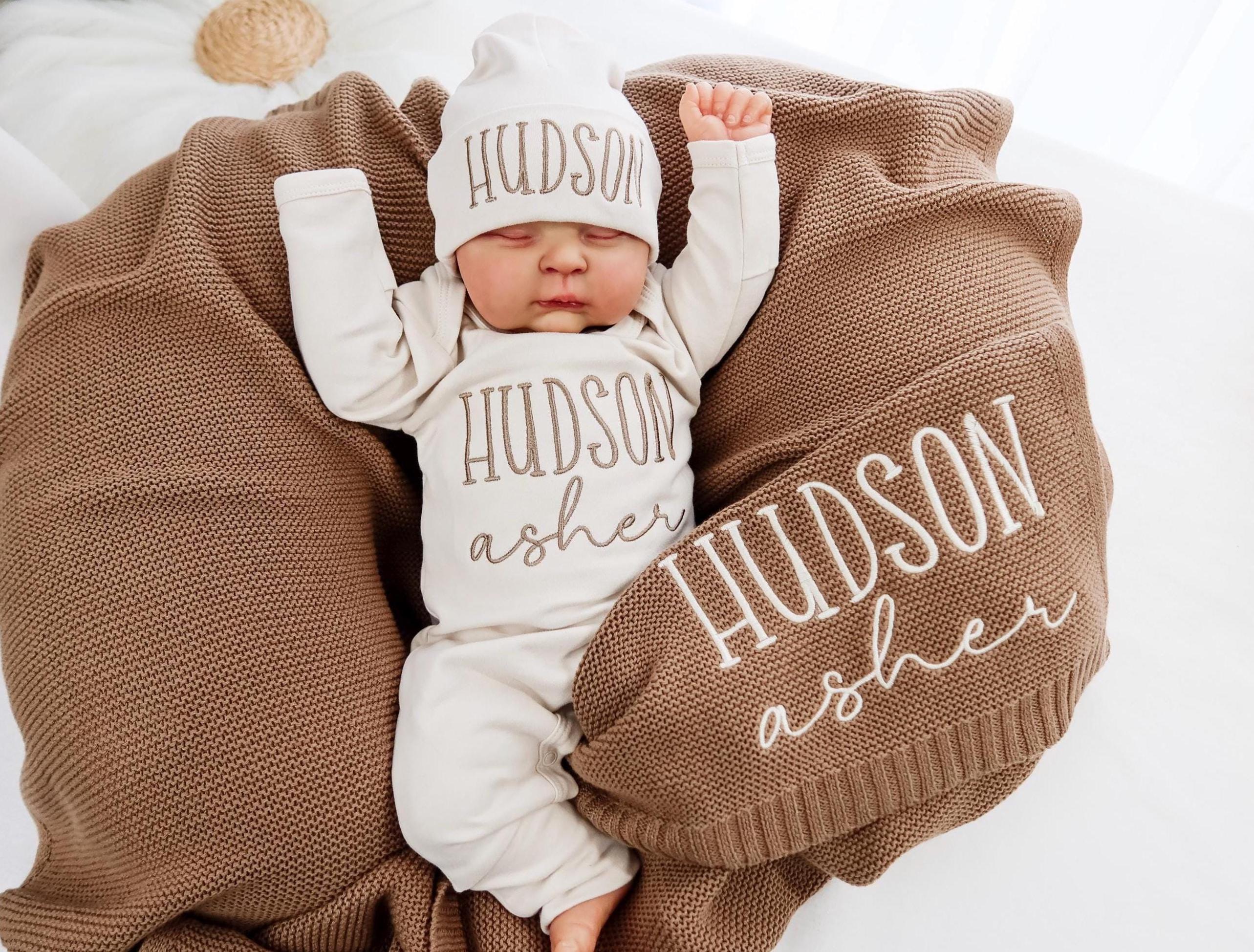 Baby Outfit Set with Cotton Knit Blanket, Personalized Newborn Gift, Baby Shower Present, Homecoming Outfit, Baby Bodysuit & Hat
